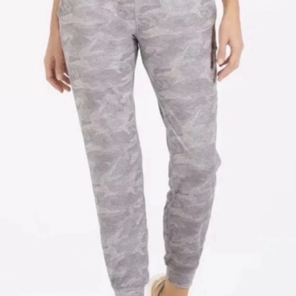 Vuori Light Gray Camo Jogger Pants size M/L